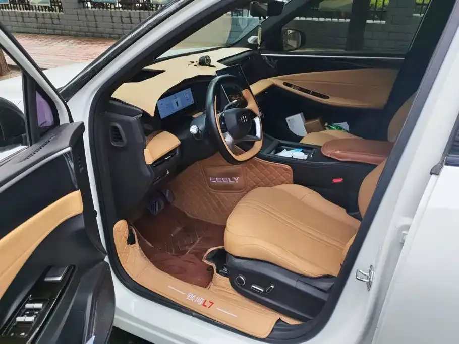 Geely Galaxy L7 — фото 10