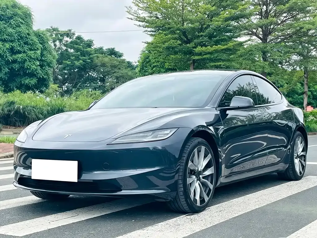 Tesla Model 3 — фото 1