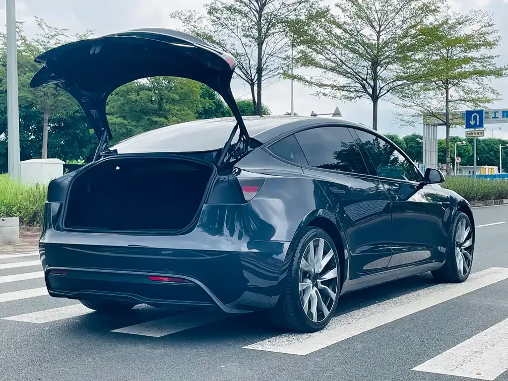 Tesla Model 3 — фото 7