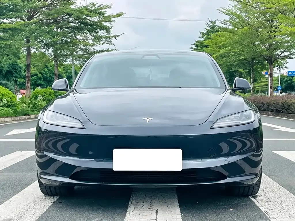 Tesla Model 3 — фото 4