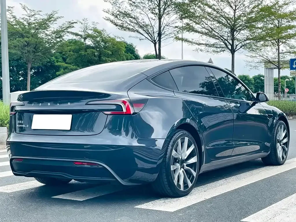 Tesla Model 3 — фото 5