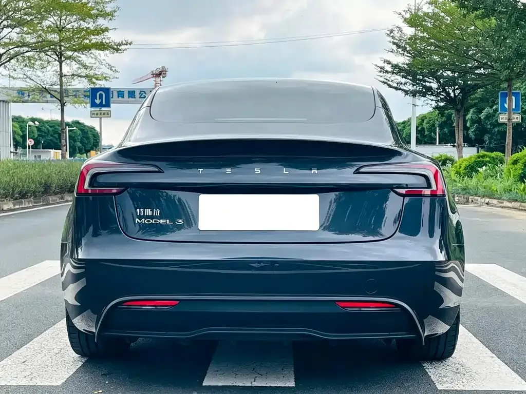 Tesla Model 3 — фото 2