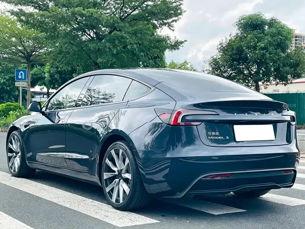 Tesla Model 3 — фото 6