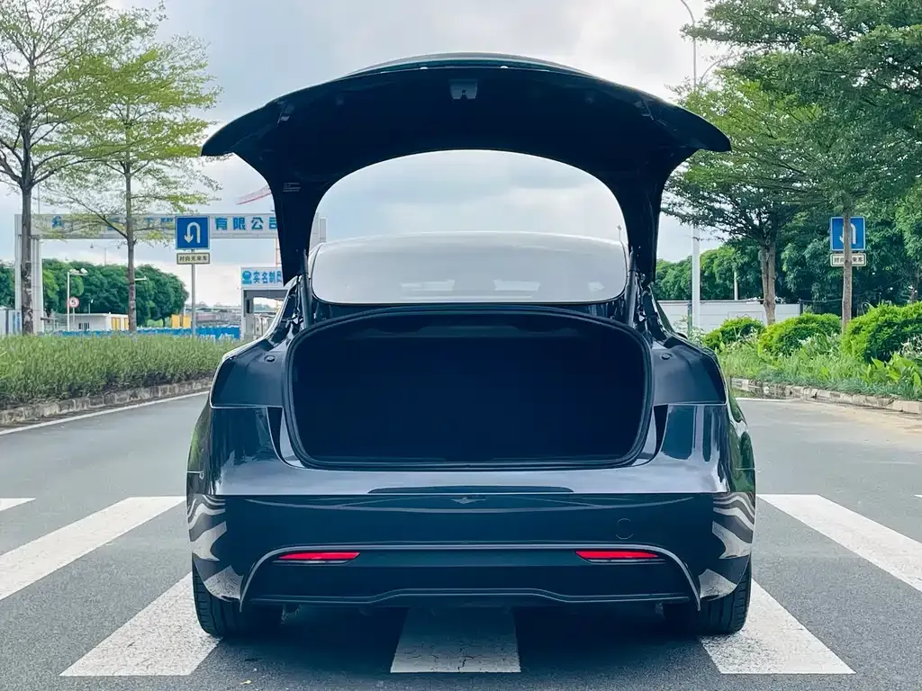 Tesla Model 3 — фото 9