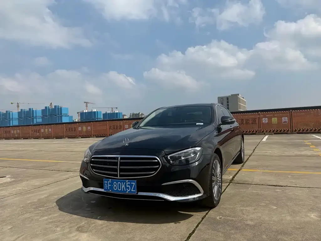 Mercedes-Benz E-Class — фото 1