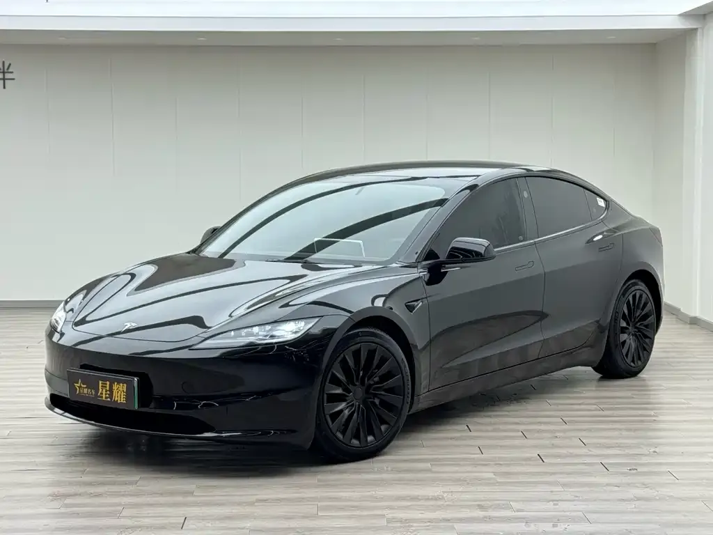 Tesla Model 3 — фото 1