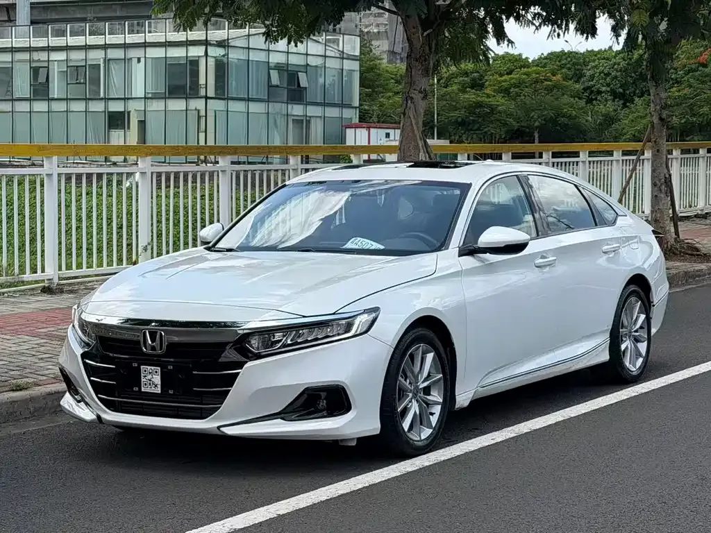 Honda Accord — фото 1