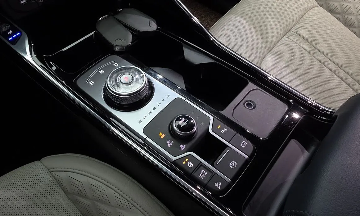 Kia Sorento — фото 6