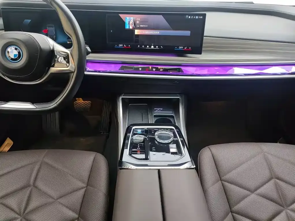BMW i7 — фото 9