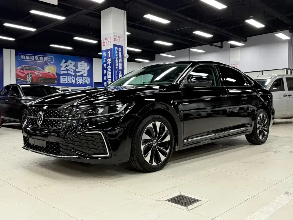 Volkswagen Passat — фото 1