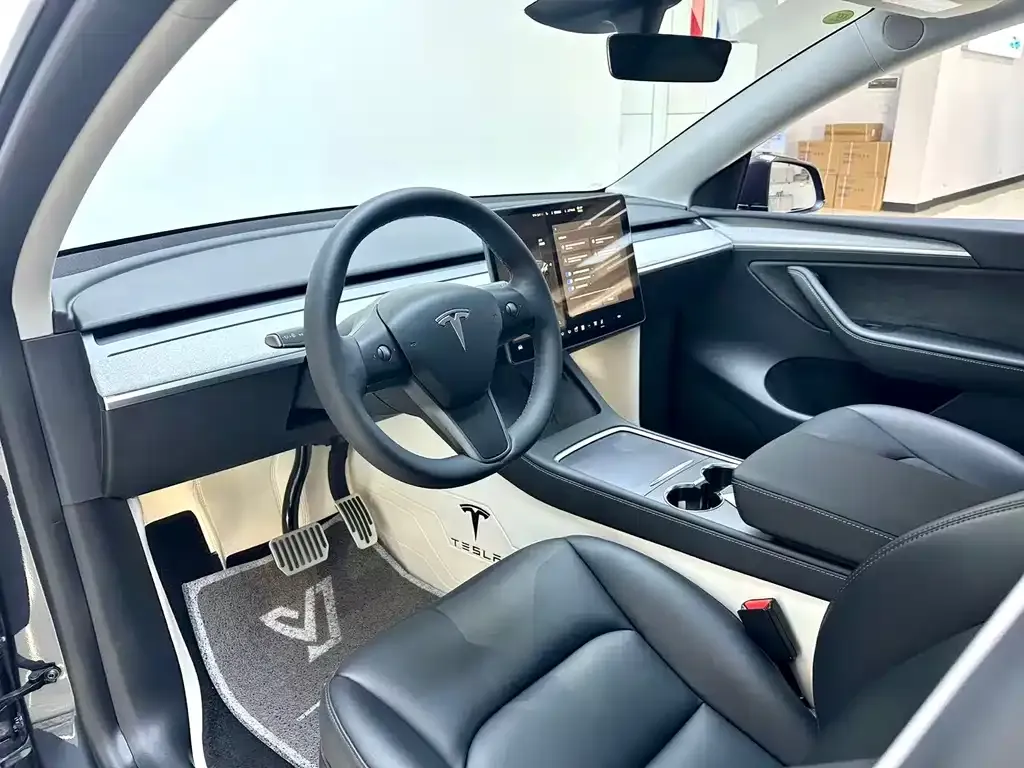 Tesla Model Y — фото 5