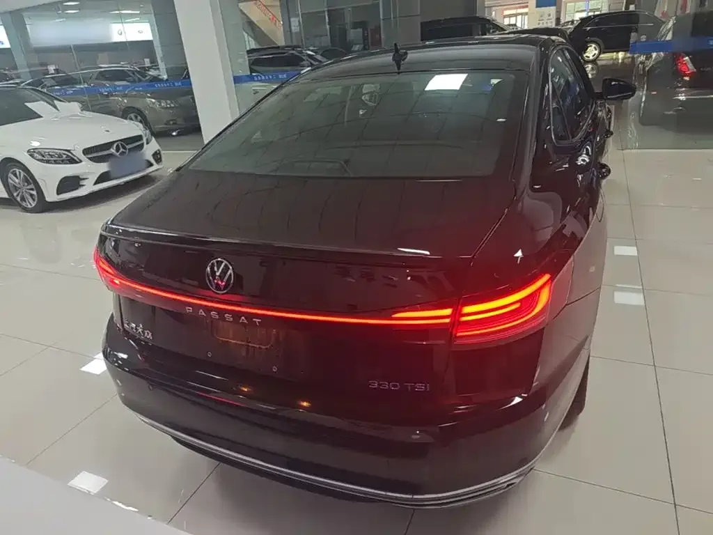 Volkswagen Passat — фото 7
