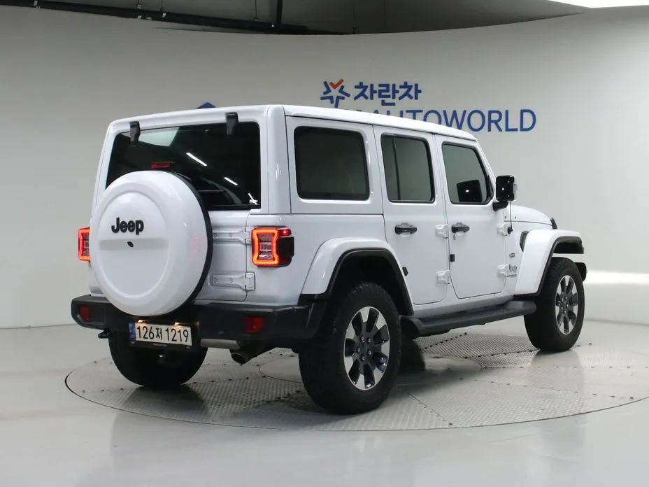 Jeep Wrangler — фото 9