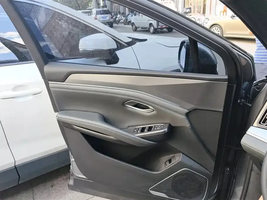 BYD L DM-i — фото 10
