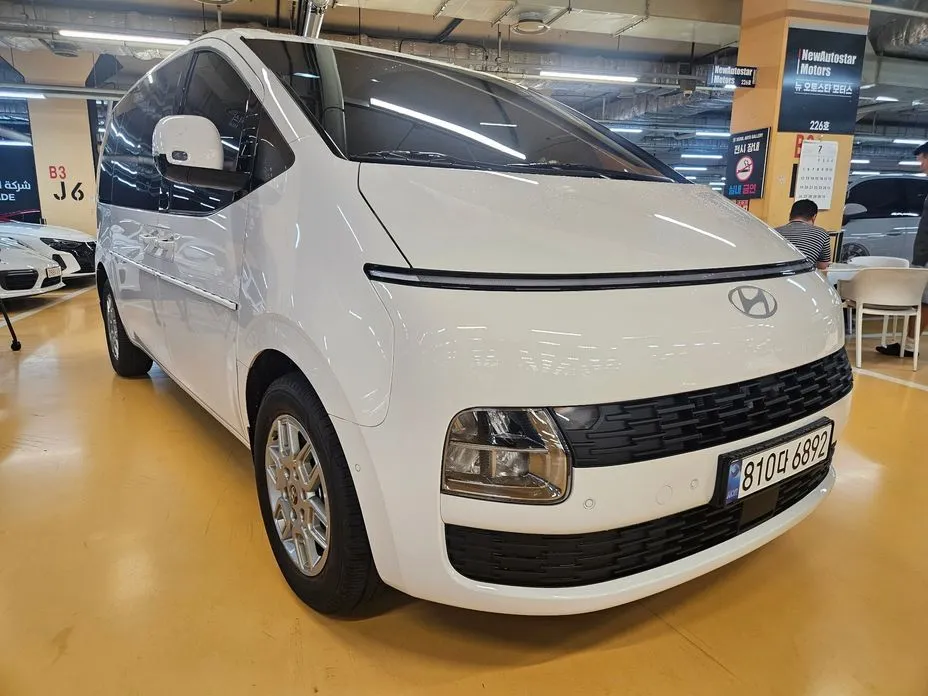 Hyundai Staria — фото 1