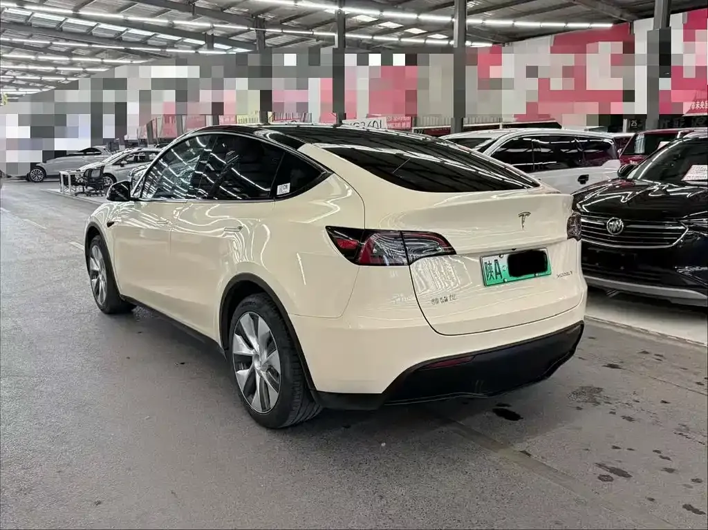 Tesla Model Y — фото 4