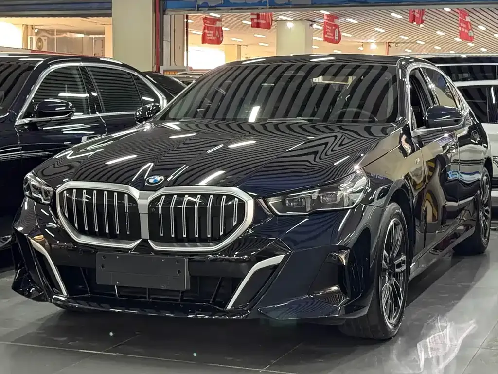 BMW 5 Series — фото 1