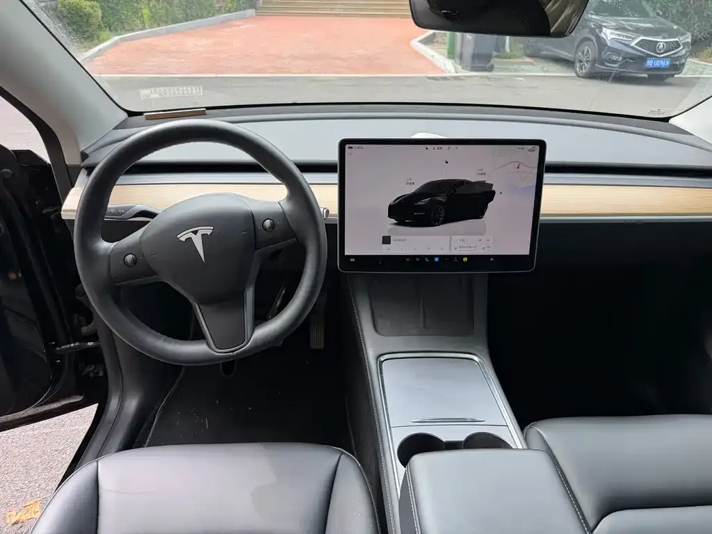 Tesla Model Y — фото 2