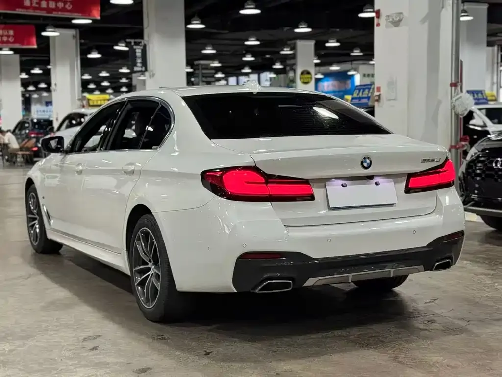 BMW 5 Series — фото 4