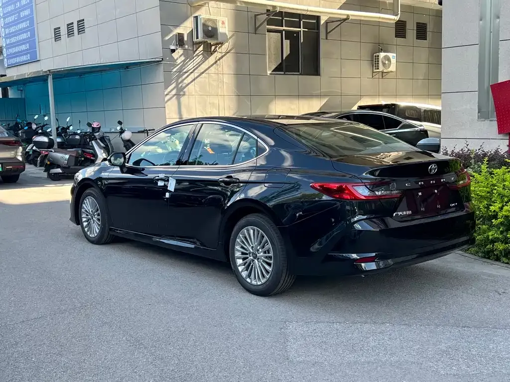 Toyota Camry — фото 10