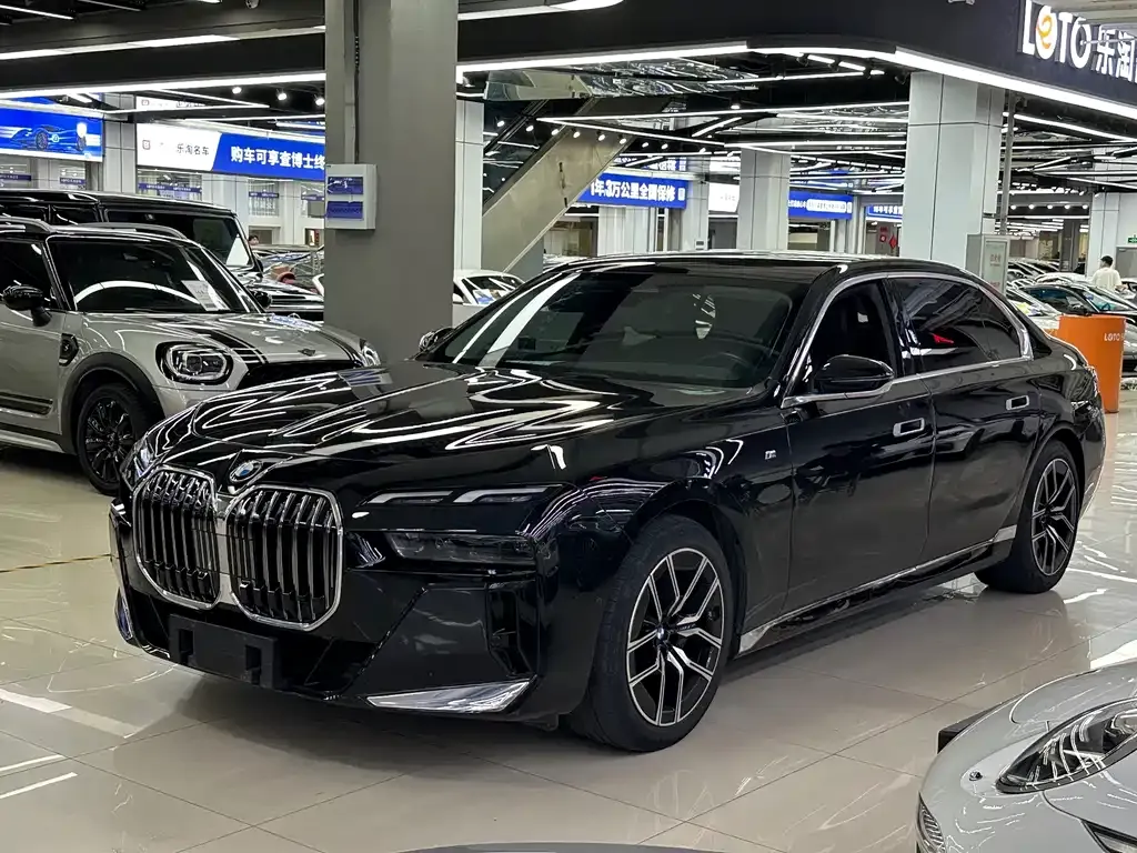 BMW 7 Series — фото 1