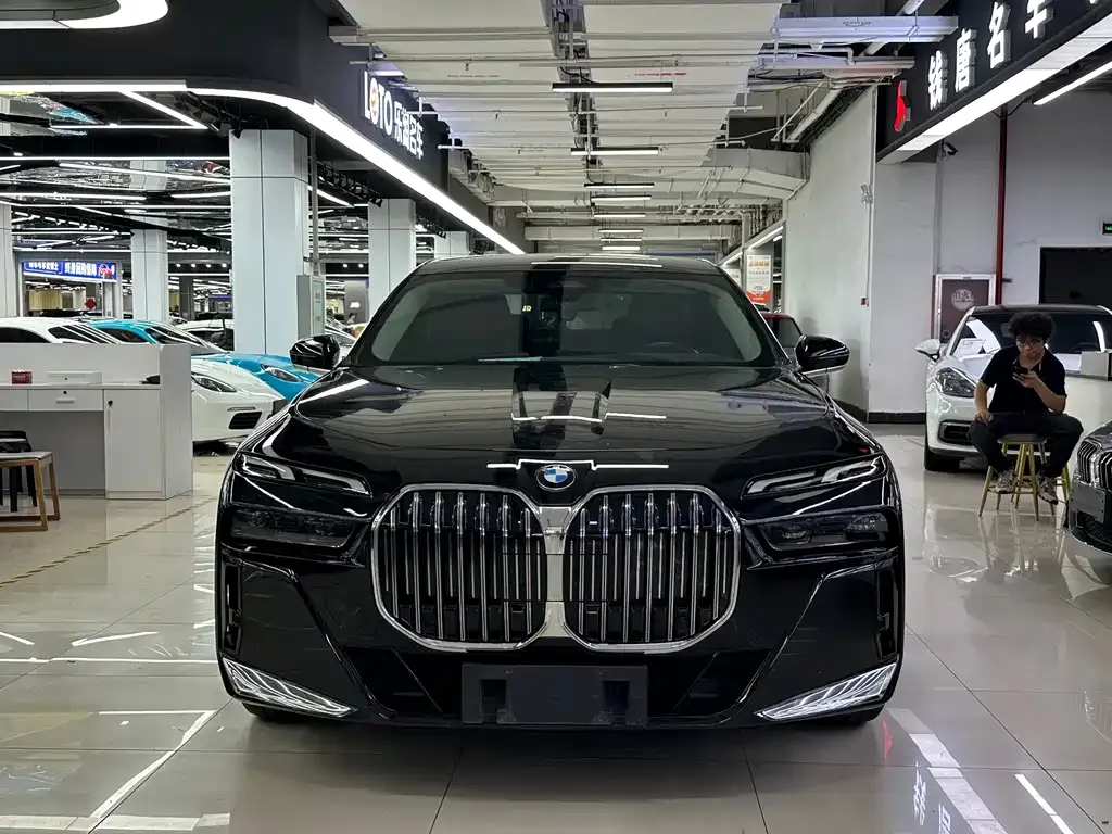 BMW 7 Series — фото 9