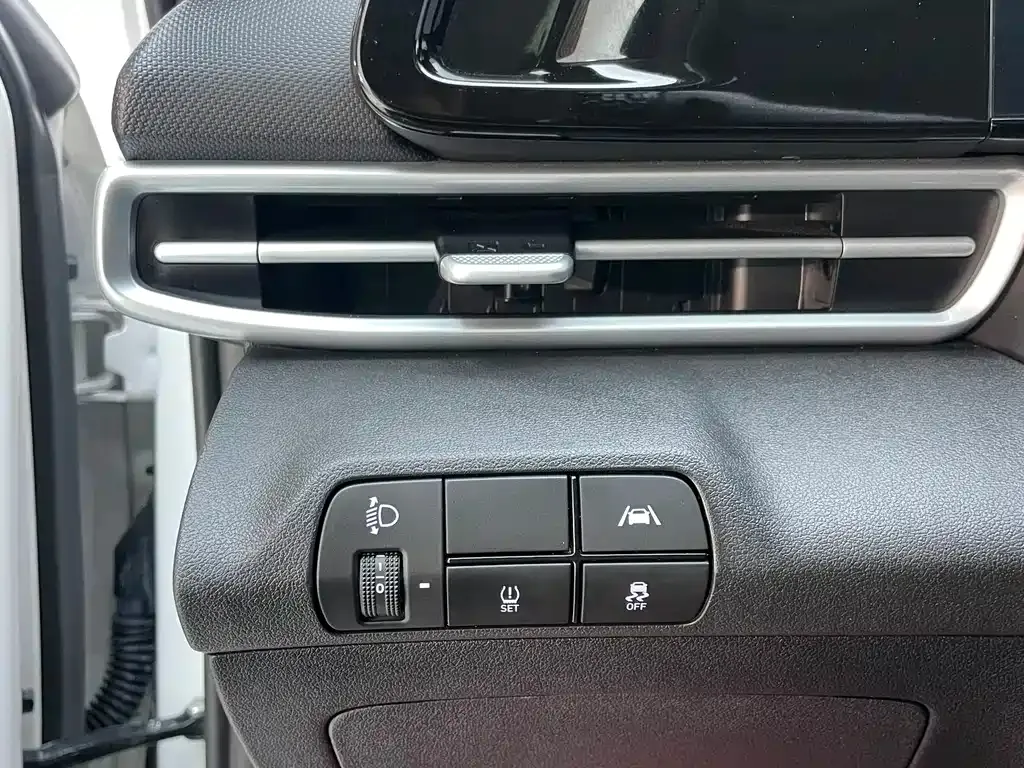 Hyundai Elantra — фото 9
