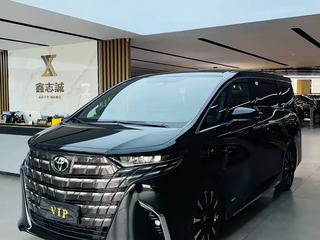 Toyota Vellfire — фото 1