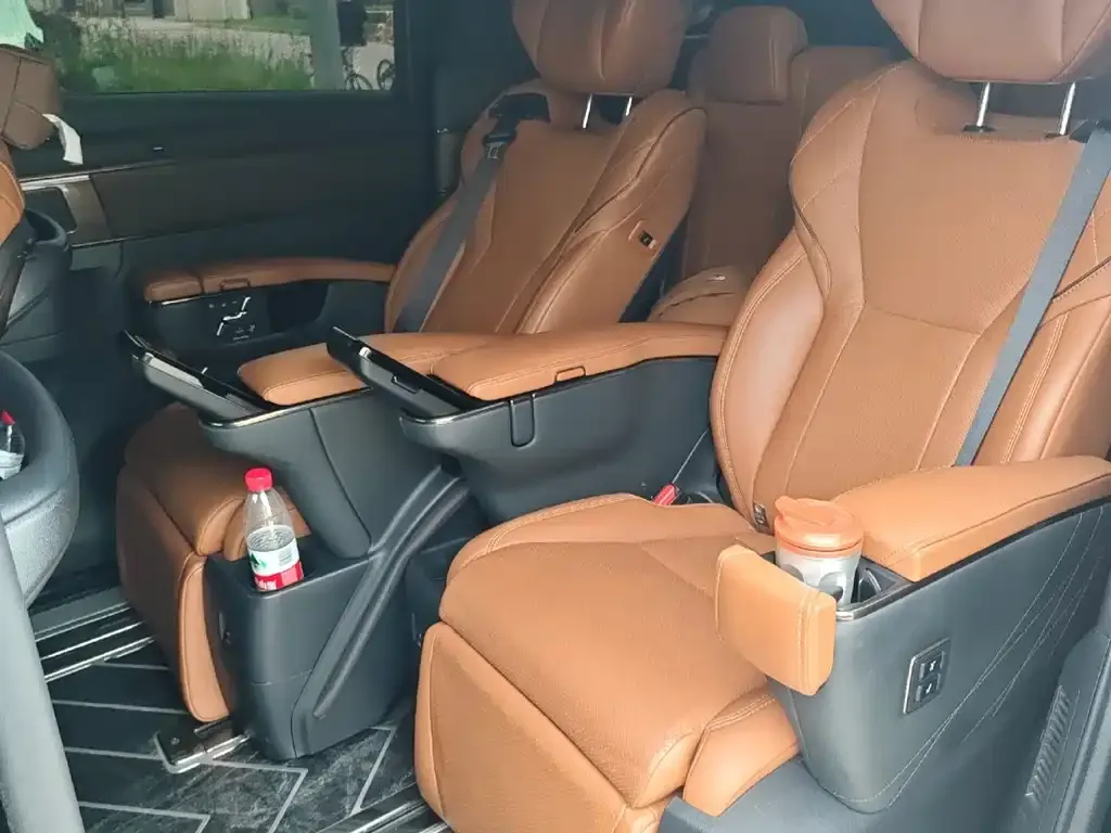 Toyota Vellfire — фото 2