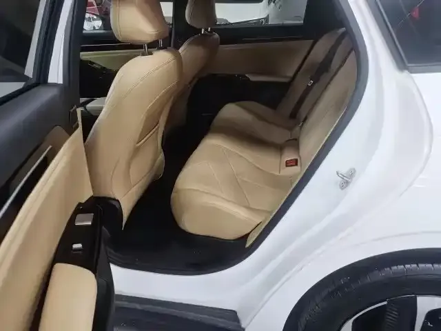 Geely Galaxy L6 — фото 10