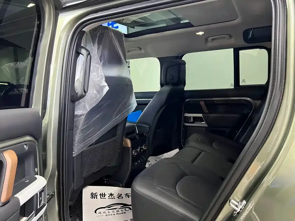 Land Rover Defender — фото 10