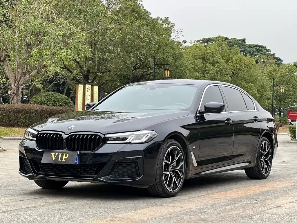 BMW 5 Series — фото 1