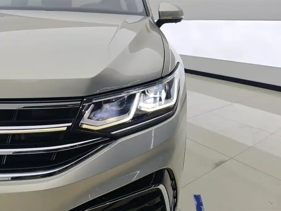 Volkswagen Tiguan L — фото 3