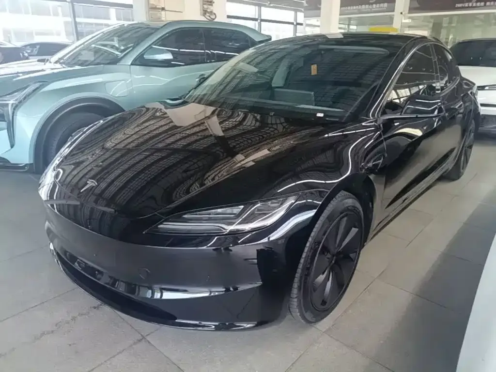 Tesla Model 3 — фото 1