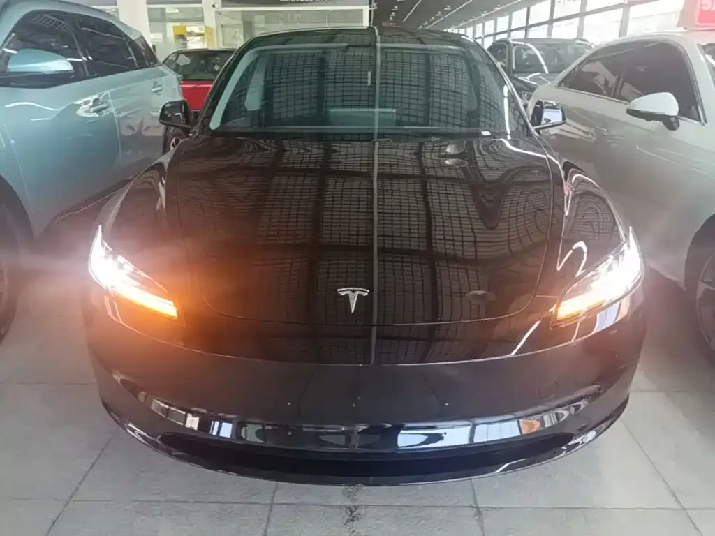 Tesla Model 3 — фото 8