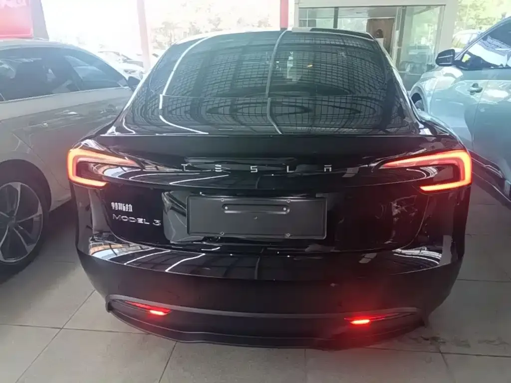 Tesla Model 3 — фото 6