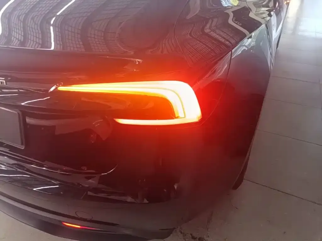 Tesla Model 3 — фото 10