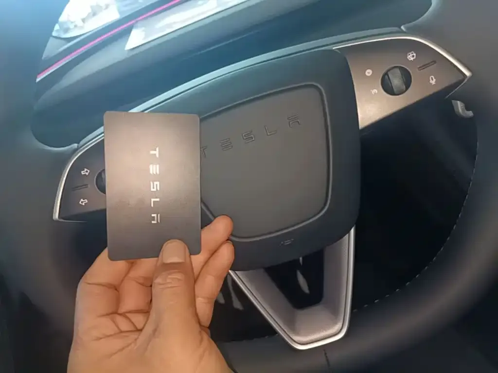 Tesla Model 3 — фото 5
