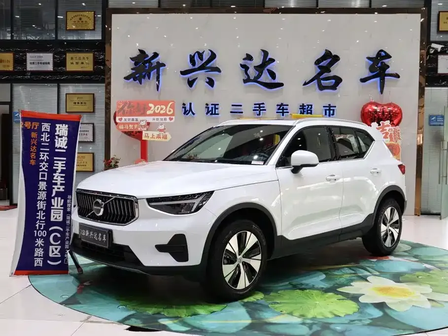 Volvo XC40 — фото 1