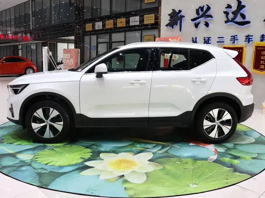 Volvo XC40 — фото 5