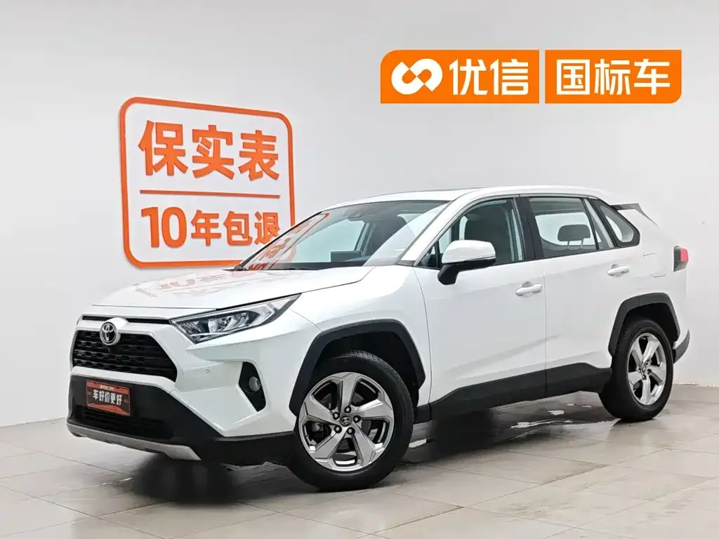 Toyota RAV4 — фото 1