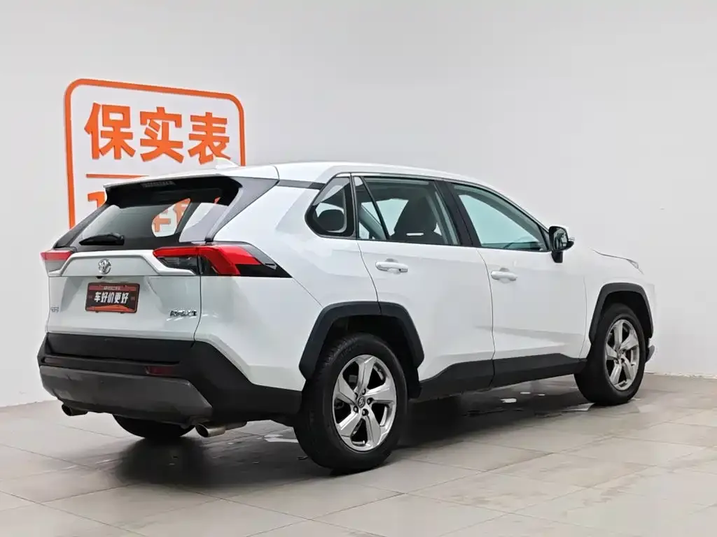 Toyota RAV4 — фото 5