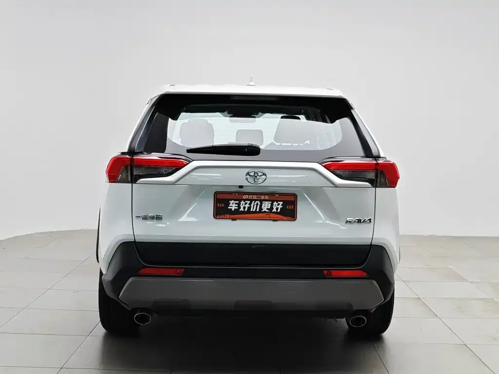 Toyota RAV4 — фото 2