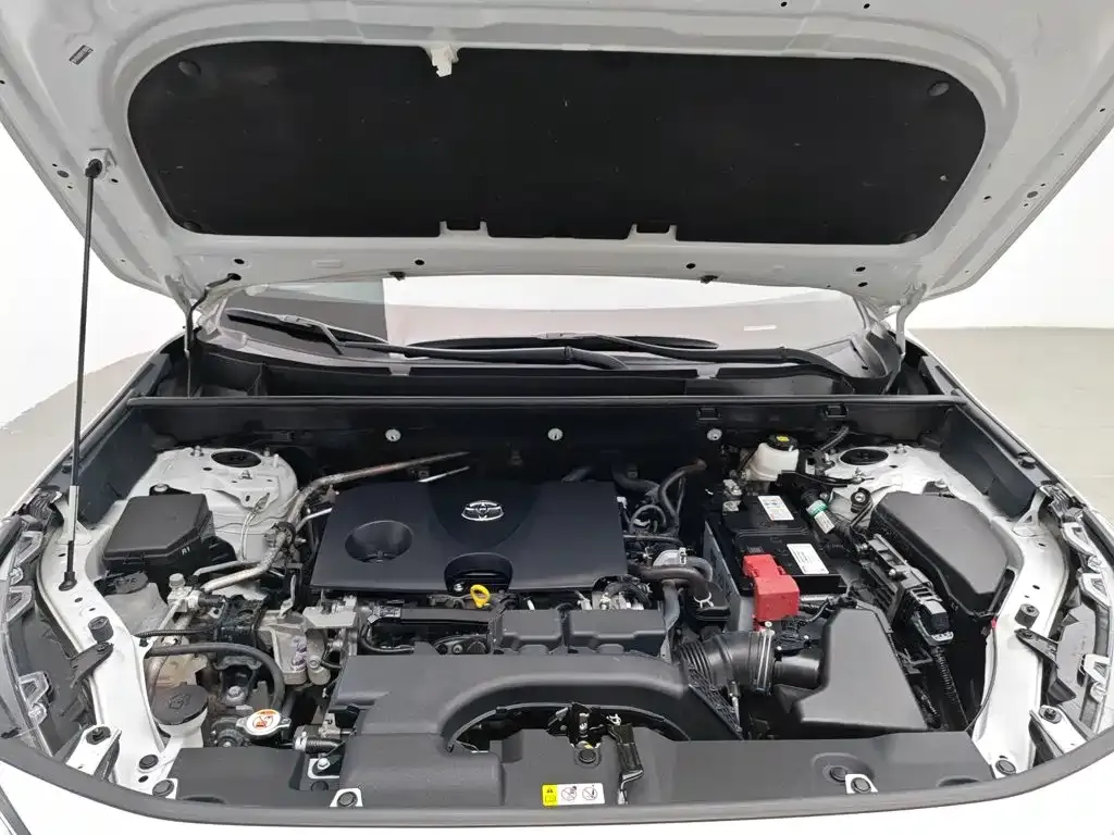 Toyota RAV4 — фото 8