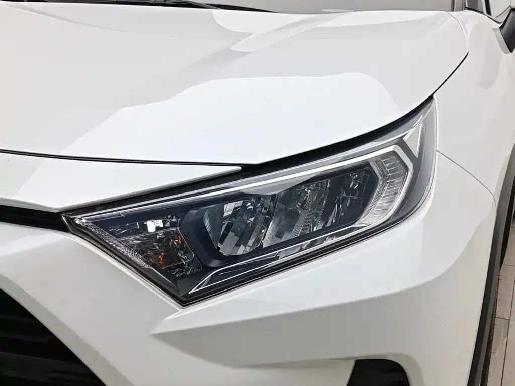 Toyota RAV4 — фото 6