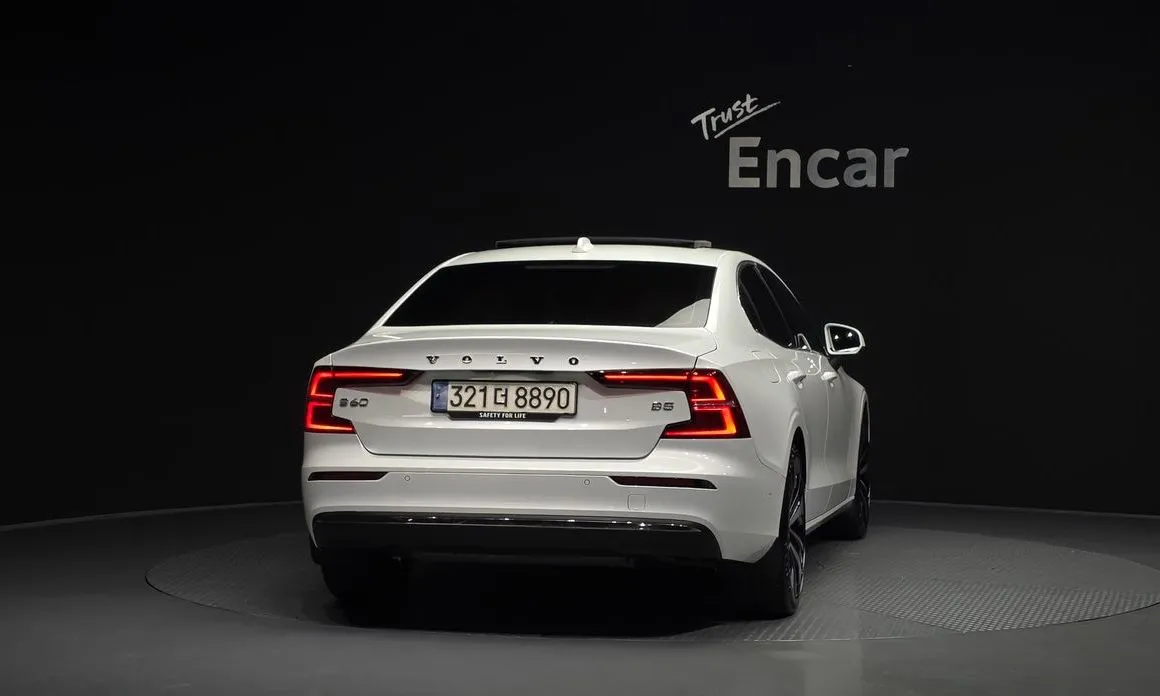 Volvo S60 2024 из KR, фото 4