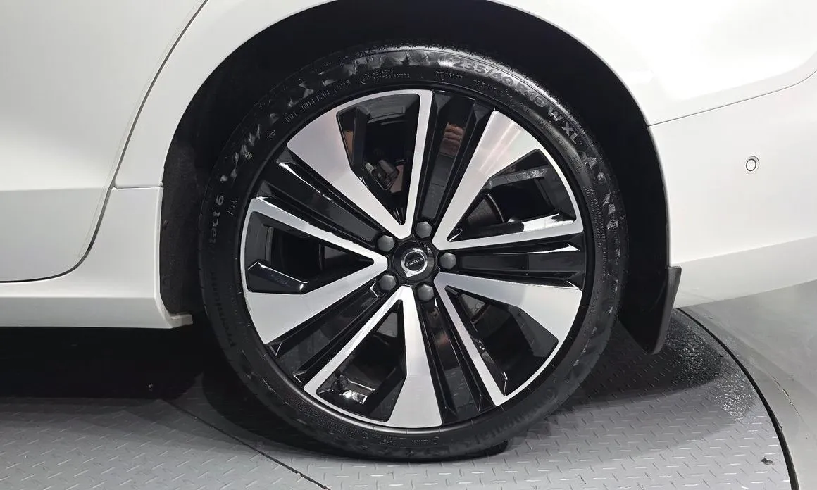 Volvo S60 2024 из KR, фото 2