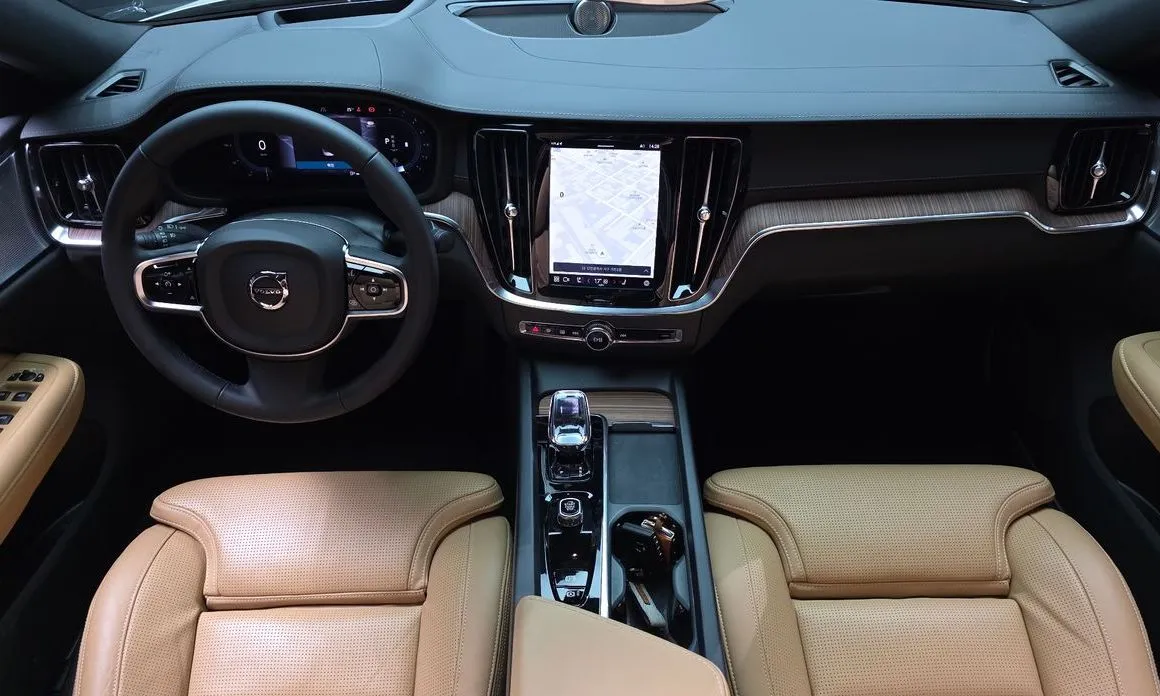 Volvo S60 2024 из KR, фото 8