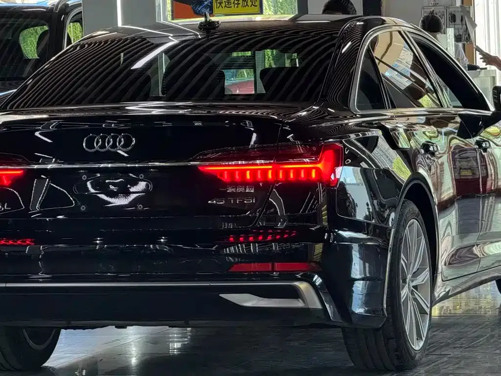 Audi A6L — фото 10