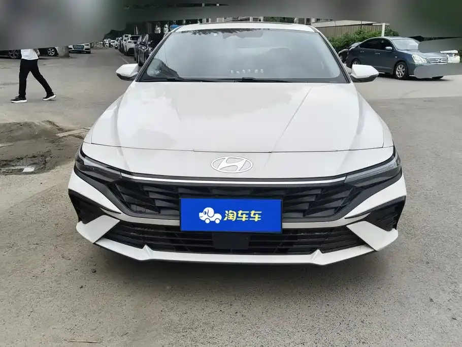 Hyundai Elantra — фото 3